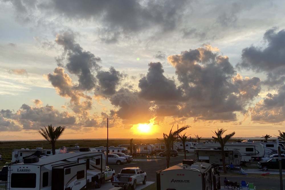 Galveston Island KOA Holiday Near the Beach and Heated Pool